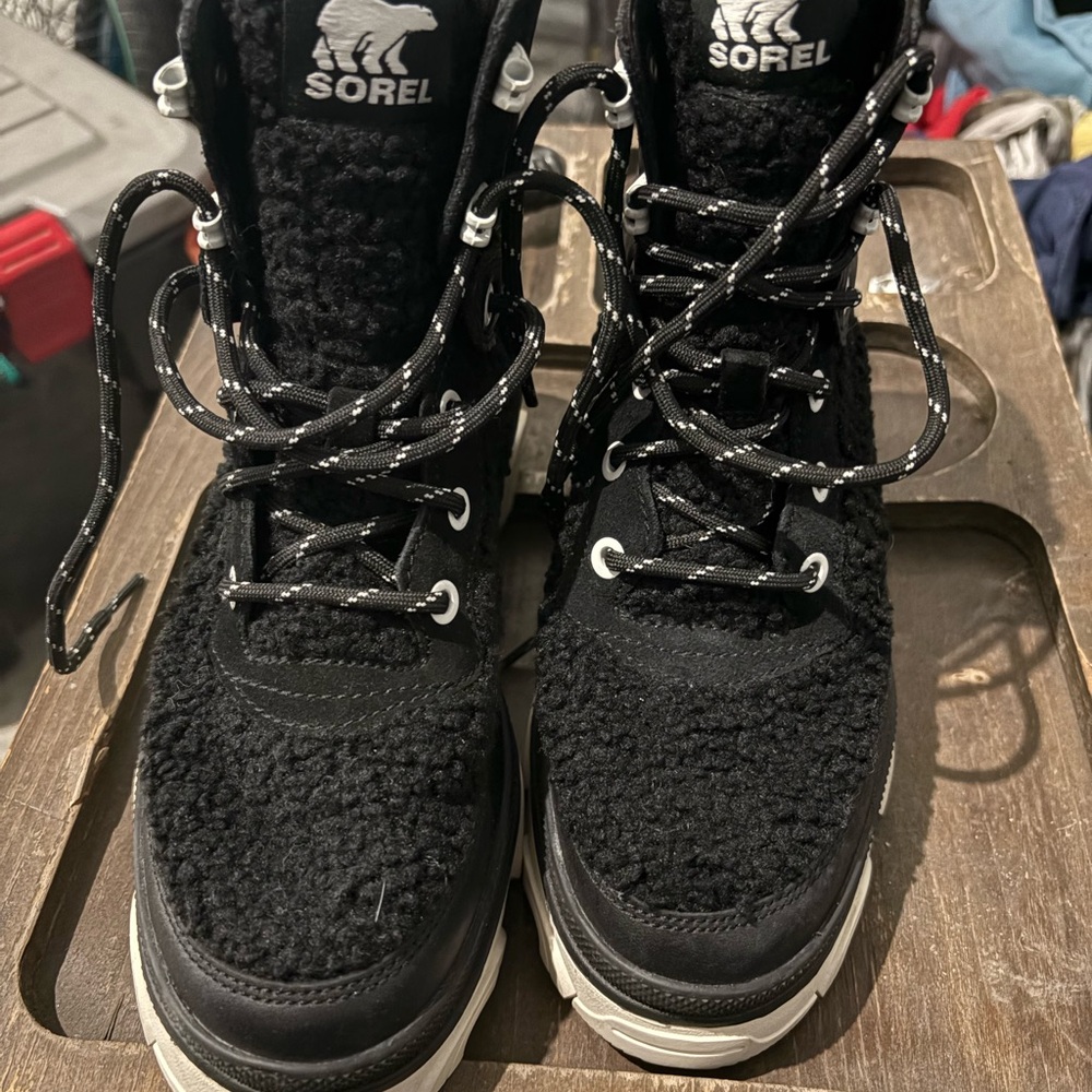 Sorel Faux Fur Lined Size 7 Black Boots NWT